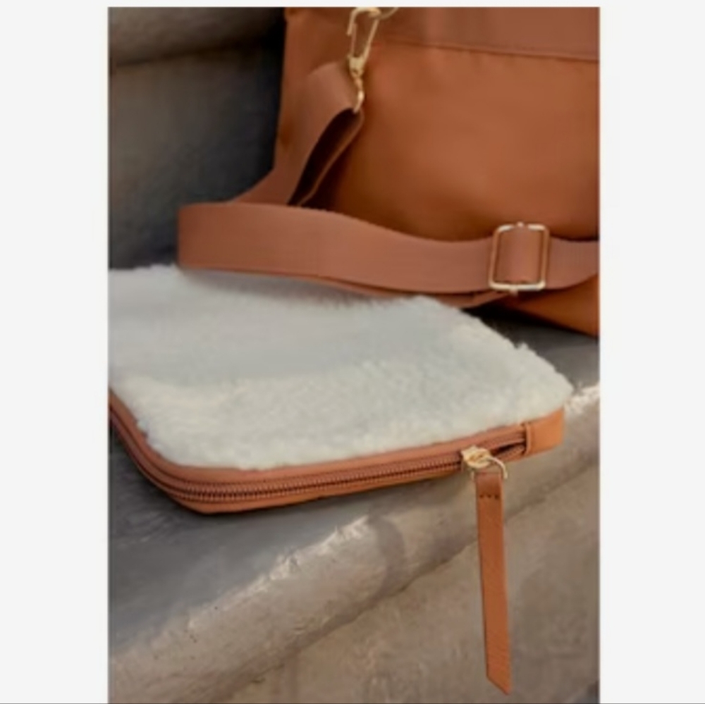Weekender Tote - Picture 4 of 5